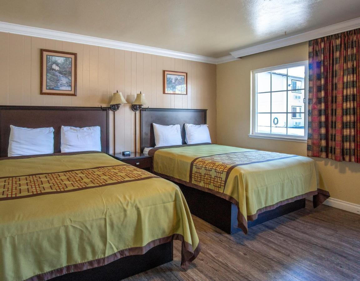 Charm Motel & Suites Burney Kültér fotó