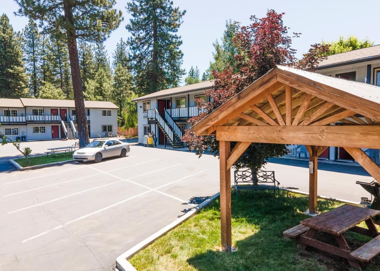 Charm Motel & Suites Burney Kültér fotó