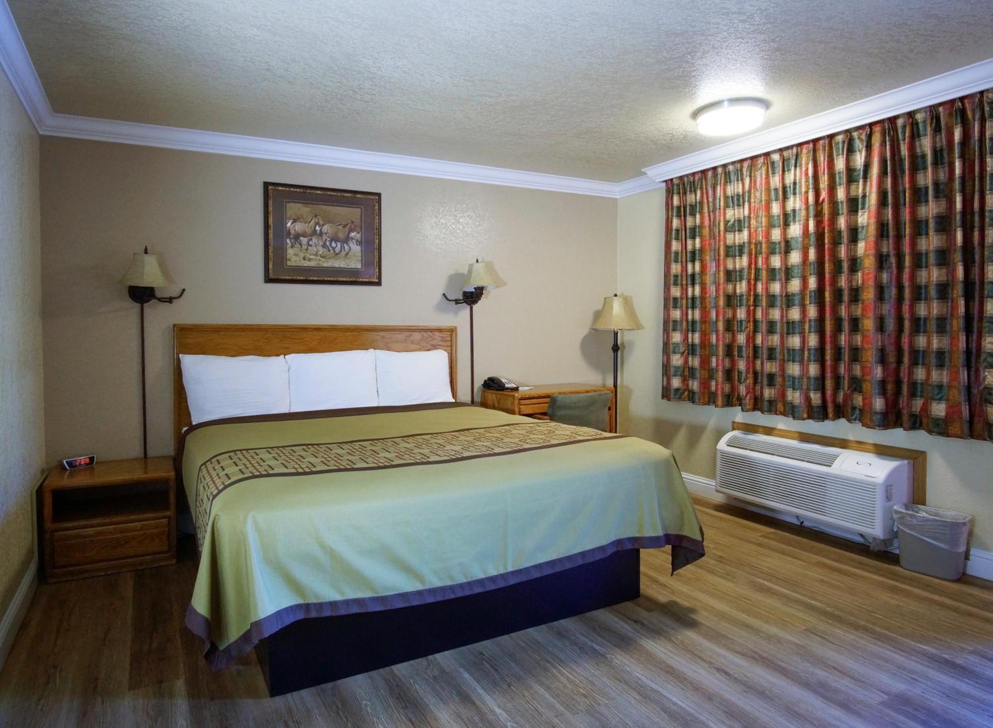 Charm Motel & Suites Burney Kültér fotó