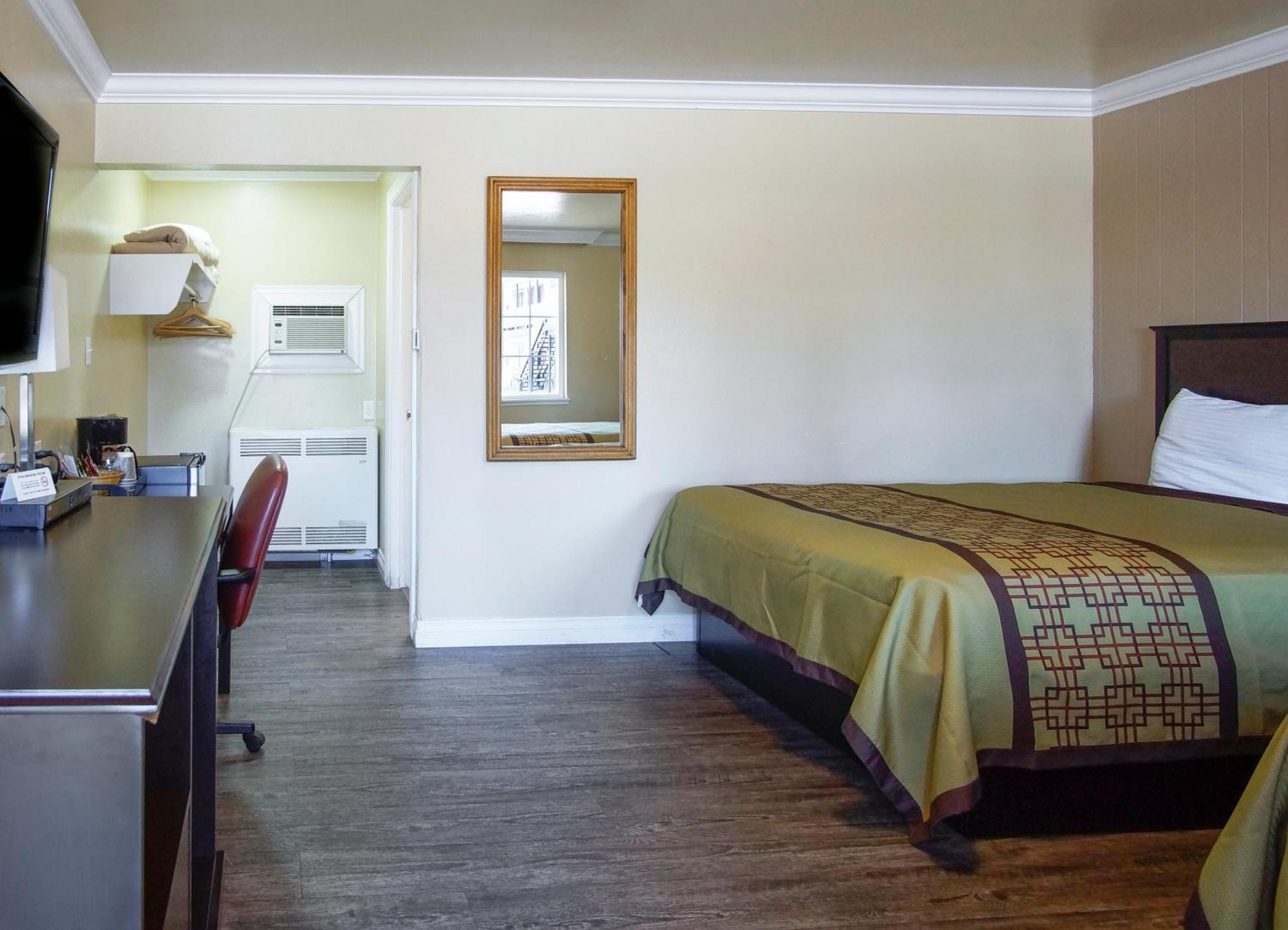 Charm Motel & Suites Burney Kültér fotó