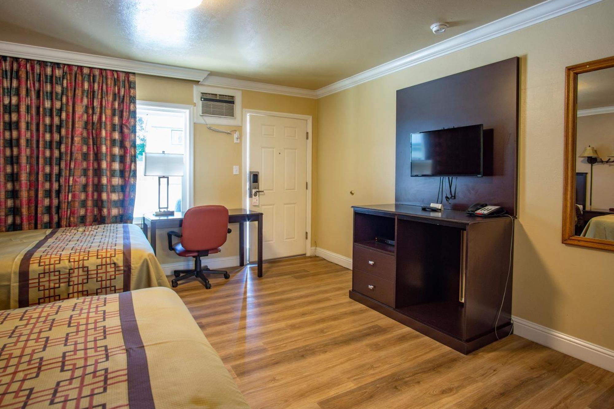 Charm Motel & Suites Burney Kültér fotó