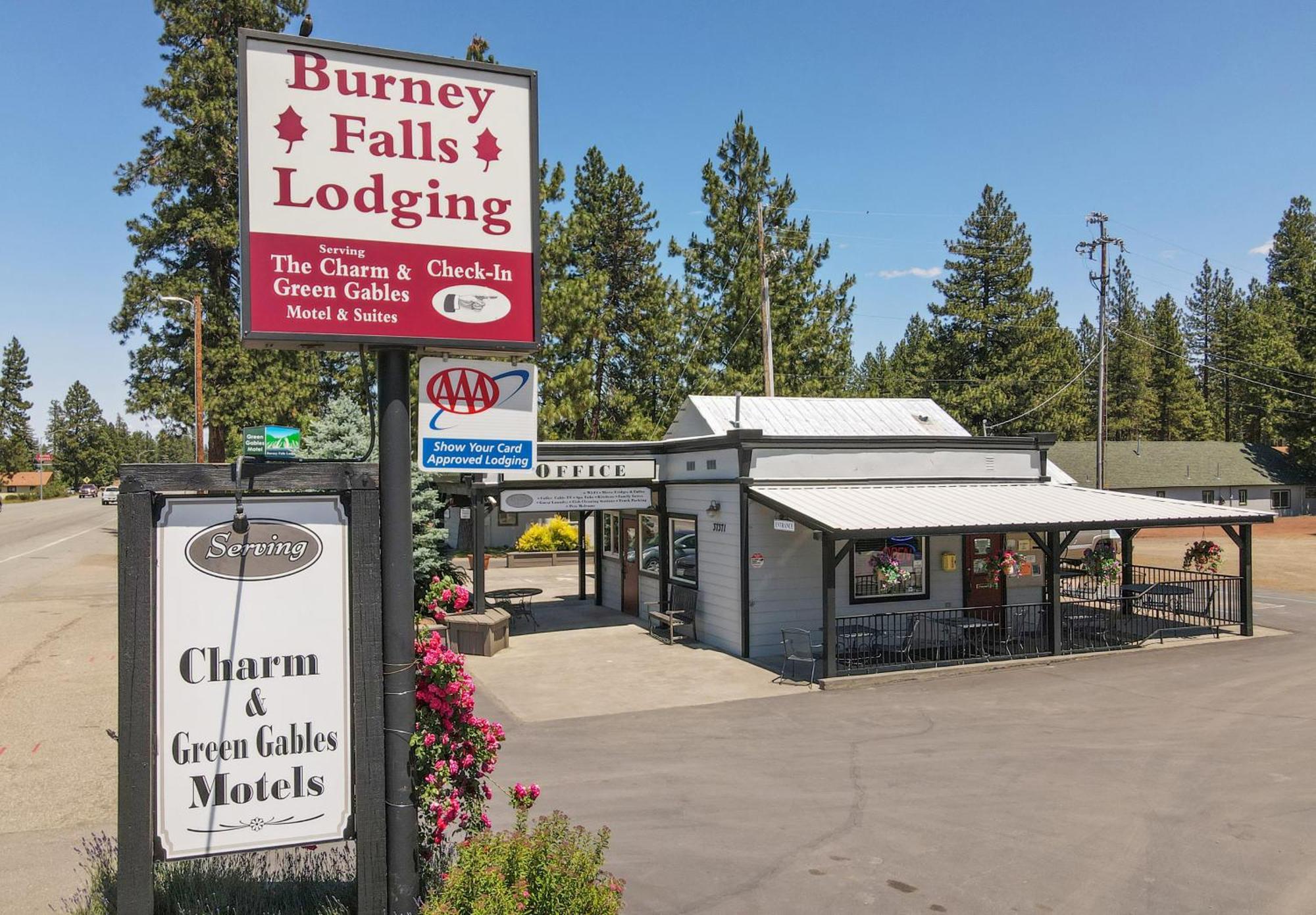 Charm Motel & Suites Burney Kültér fotó
