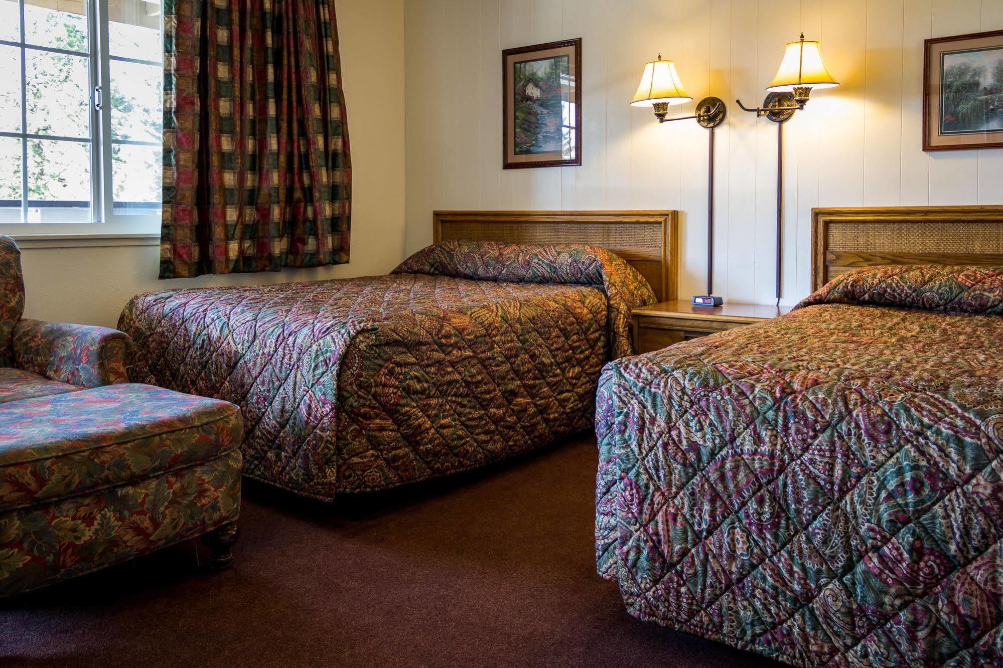 Charm Motel & Suites Burney Kültér fotó