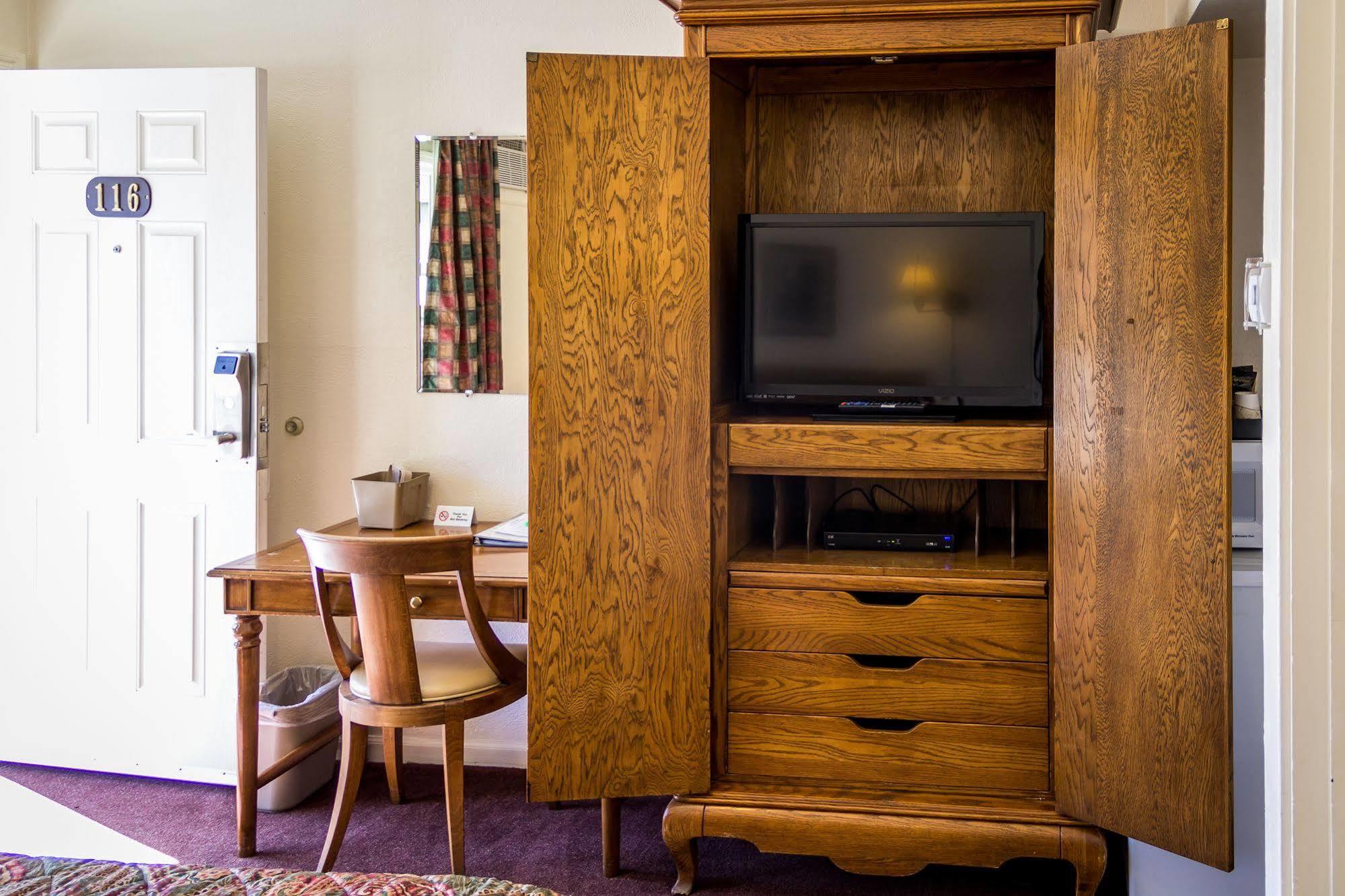Charm Motel & Suites Burney Kültér fotó