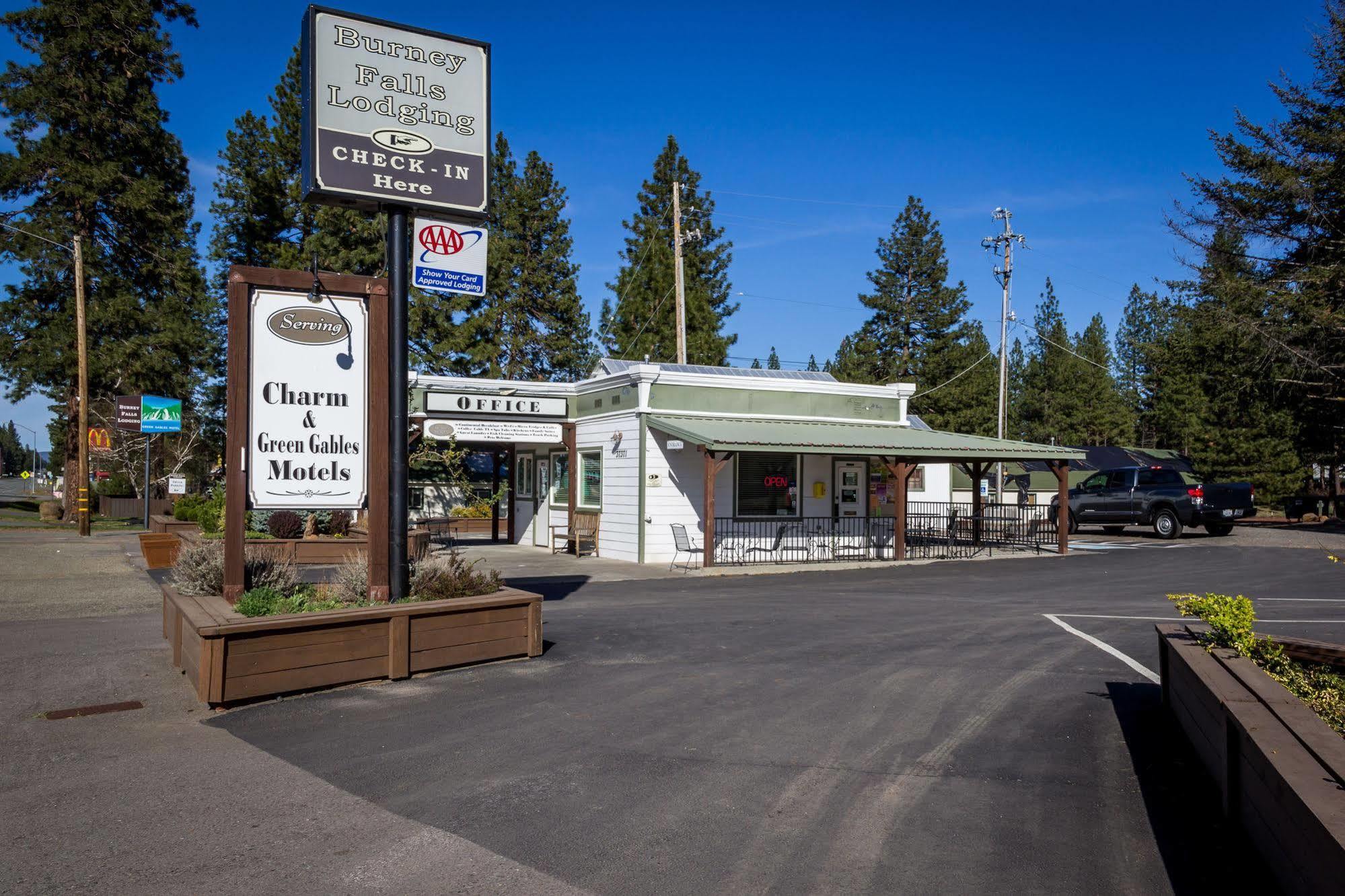 Charm Motel & Suites Burney Kültér fotó